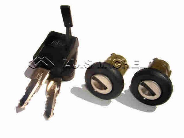 R9-R11-R18-TRAFIC 97 CON 2 CERROJOS DE PUERTAS CON 2 LLAVES CON CABEZAL PLASTICO