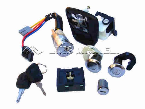 306 2 VOLUMEN CON 1 ANTIRROBO-2 CERROJOS DE PUERTAS-1CERROJODE BAUL-1 CERROJO DE GUANTERA CON 2 LLAVES
