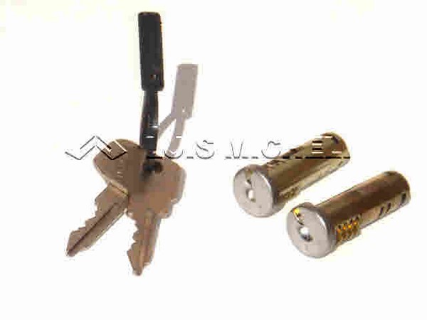 125-128-147-SPAZIO CON 2 CERROJOS DE PUERTAS Y 2 LLAVES