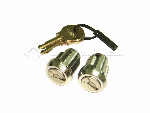 R12 HASTA OCTUBRE 79 2 CERROJOS Y 2 LLAVES CROMADAS