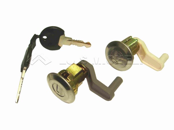 505 86/ CON 2 CERROJOS DE PUERTAS Y 2 LLAVES