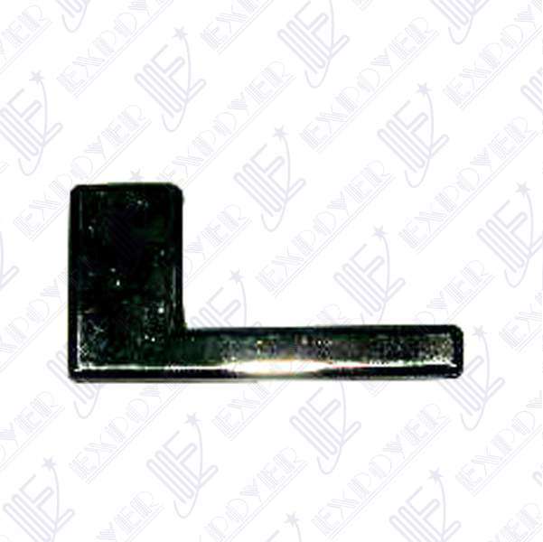 EMBLEMA L EN BAUL                TAUNUS 81/