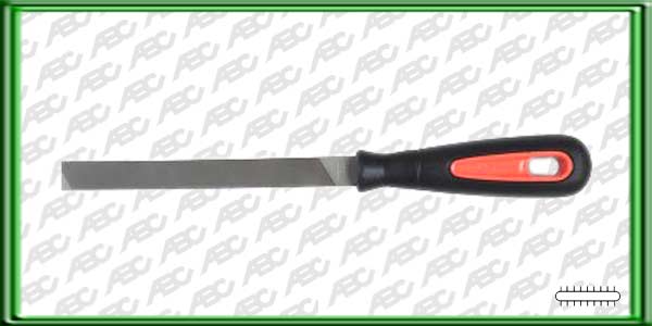 LIMA PARA CADENA DE MOTOSIERRA PLANAS EMBALAJE INDUSTRIAL SIN MANGO. Con cantos redondos sin picado para limado de gargantas y para afilar las HOJA de los discos desbrozadores. // LARGO: 150 mm // ANCHO: 2.5 mm