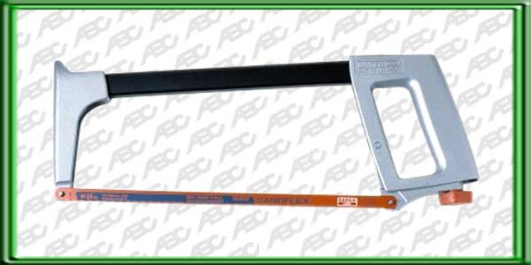 ARCO DE SIERRA PARA METALES. Para hoja de 300 mm. Profesional para metales muy estable. Permite una tension de la hoja muy elevada. para cortes precisos y exactos. Montaje alternativo de 55? para corte a nivel. Se suministra con hoja SANDFLEX Bi-met al. d