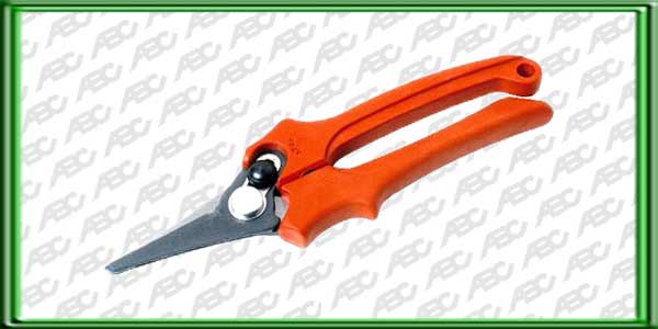 TIJERA MULTIUSO. Universal. ligera. robusta para cortar chapa de metal fina. cuero. alambre. plastico. madera. etc. // LARGO: 190 mm