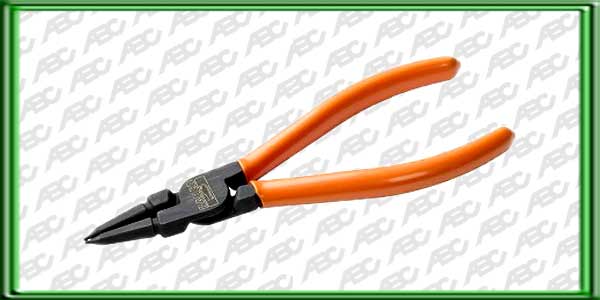 PINZA PARA ANILLOS DE RETENCION INTERIOR MORDAZA RECTA. De acero cromo vanadio. Mango recubierto de PVC. PUNTA rectificadas de precision. Resorte de apertura. APERTURA: 28 mm