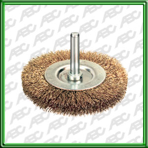 CEPILLO DE ALAMBRE PARA TALADROS ?: 75 mm . Vastago: 6 mm. Max. RPM: 4500. Espesor Alambre: 0.3 mm. Espesor Cepillo: 8 mm. Tipo rueda. latonado. alambre ondulado. Accesorio para taladros Bosch. Unidad Embalaje: 12