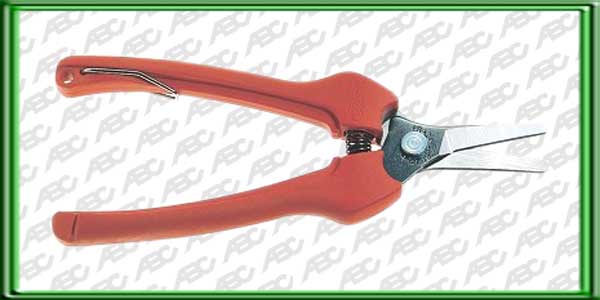 TIJERA DE RECOLECCION Y VENDIMIA. Tijera con forma segura. con HOJA redondeadas en la punta con una apertura limitada a 20 mm. Mango fabricados en poliamida con 30% de fibra de vidrio. // CAPACIDAD DE CORTE: 5 mm // LARGO: 170 mm