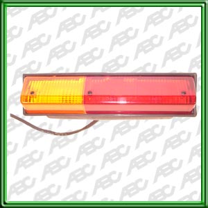 OPTICA LINEA AGRICOLA MASSEY FERGUSON - Faro trasero izquierdo. Luz de posicion-baliza. Color rojo-ambar. Nro. original 9005 500 M91. Caja x 8 unid.