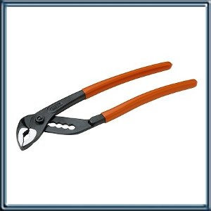 PINZA MULTIFIX. FOSFATADA CON PROTECCION ANTI-OXIDACION. MANGO RECUBIERTO DE PLASTICO PARA UN MAYOR CONFORT EN EL AGARRE.