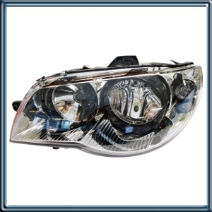 FARO PRINCIPAL DERECHO FIAT PALIO / SIENA (04/08)  FONDO CROMADO Y ARO NEGRO . SISTEMA DE REGULACION MANUAL. DOBLE REFLECTOR. LENTE DE POLICARBONATO DE ALTA RESISTENCIA . (CAJA POR  4 UNID. )