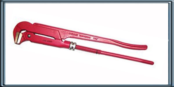 LLAVE PARA CA?O 2  PULGADAS. MODELO SUECO. CARACTERISTICAS :  DIENTES TEMPLADOS.  MUELLE DE POSICIONAMIENTO.MATERIAL :  ACERO ESPECIAL FORJADO.  ACABADO : PINTURA EPOXY AL HORNO.  PRESENTACION : TEMPLADO DE PRECISION Y TRATAMIENTO ANTI-CORROSION. ( REEMP.