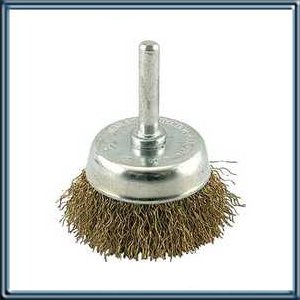 CEPILLO DE ALAMBRE PARA TALADROS ?: 50 mm . Vastago: 6 mm. Max. RPM: 4500. Espesor Alambre: 0.3 mm. Espesor Cepillo: 18 mm. Tipo copa. latonado. alambre ondulado. Accesorio para taladros Bosch. Unidad Embalaje: 1