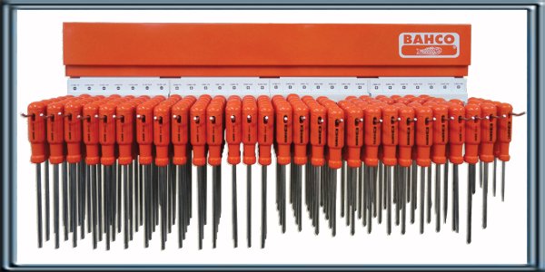 EXHIBIDOR CON 140 DESTORNILLADORES 3300-75 (X5) + 3300-150 (X5) + 3301-75 (X5) + 3301-100 (X5) + 3302-75 (X5) + 3302-150 (X5) + 3303-150 (X5) + 3140-75 (X5) + 3140-100 (X5) + 3140-125 (X5) + 3155-75 (X5) + 3155-100 (X5) + 3155-125 (X5) + 3155-150 (X5) + 3