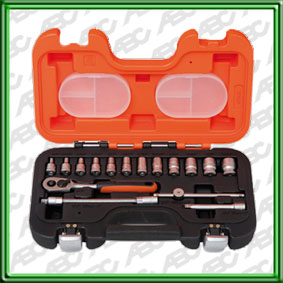 CAJA PLASTICA CON JUEGO DE BOCALLAVES DE 1/4? - ALEACI?N DE ACERO DE ALTO RENDIMIENTO - ACABADO MATE - CONTENIDO: 16 PIEZAS - 12 PIEZAS DE 1/4? VASOS HEXAGONALES: 4 4.5 5 5.5 6 7 8 9 10 11 12 13 MM - 1 PIEZA DE 1/4? LLAVE DE CARRACA DE EXTRACCI?N R?PIDA.